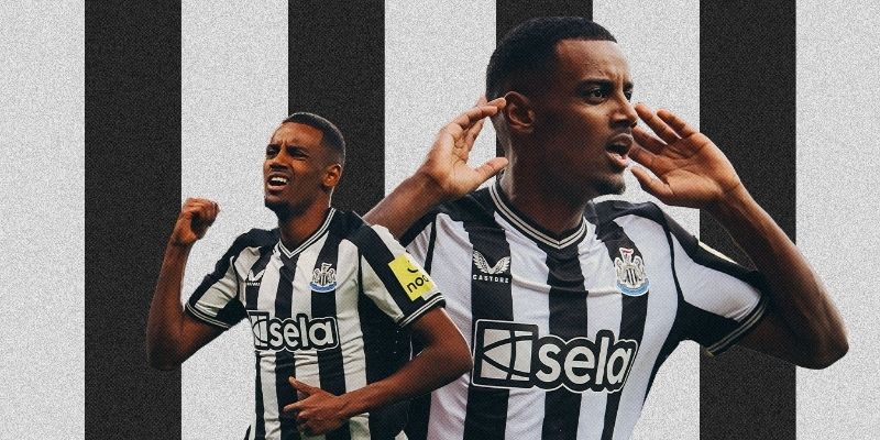 Isak hiện đang nắm giữ vị trí tiền đạo tại tiền đạo cho câu lạc bộ Premier League Newcastle United